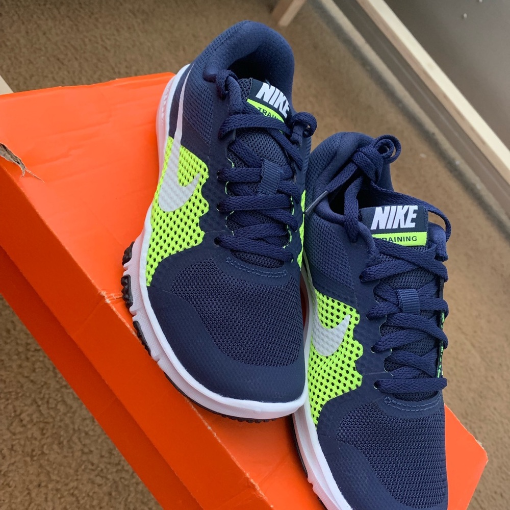 NAVY BLUE NIKE SNEAKER 2Y